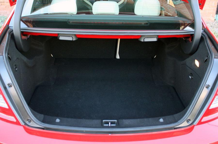  Mercedes-Benz C63 AMG Performance Pack 2011 года  (фото 8 из 39)